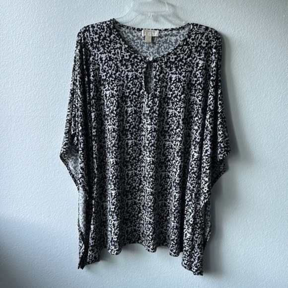 MICHAEL Michael Kors Tops - Michael Kors shirt women's size Large Balletcore black gray white
